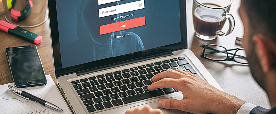 Wachtwoorden diverse online diensten op straat
